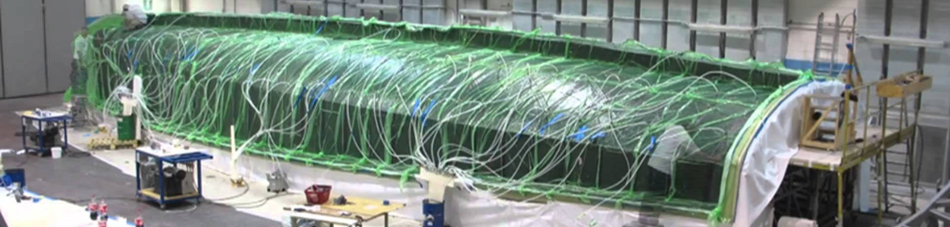 Construcción de embarcación de fibra de vidrio