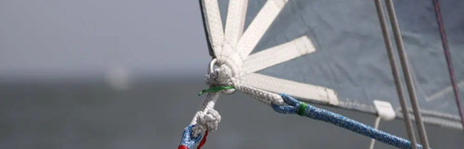 Puño de escota con refuerzos