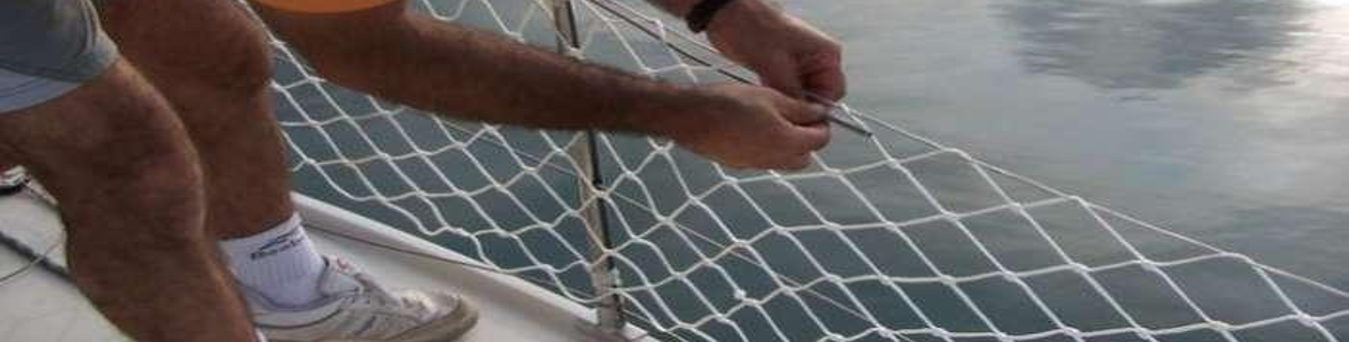 Guardamancebo y red anticaída en proa