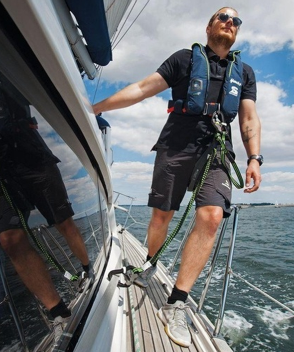 Chaleco salvavidas autoinflable con arnés